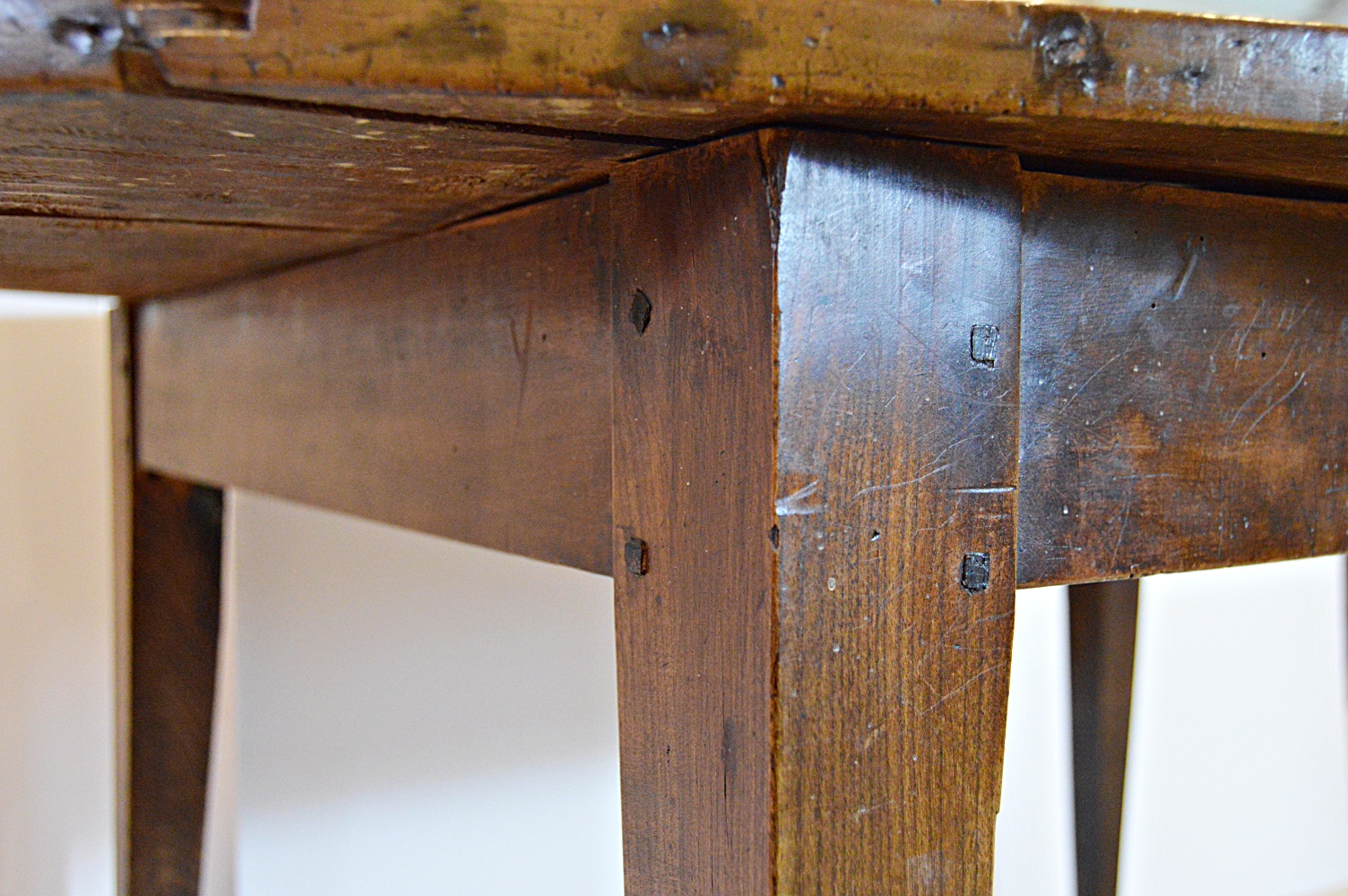 Antique English Oval Dining Table from English Traditions