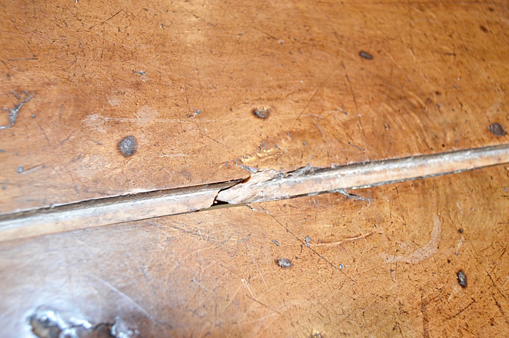 Antique English Oval Dining Table from English Traditions