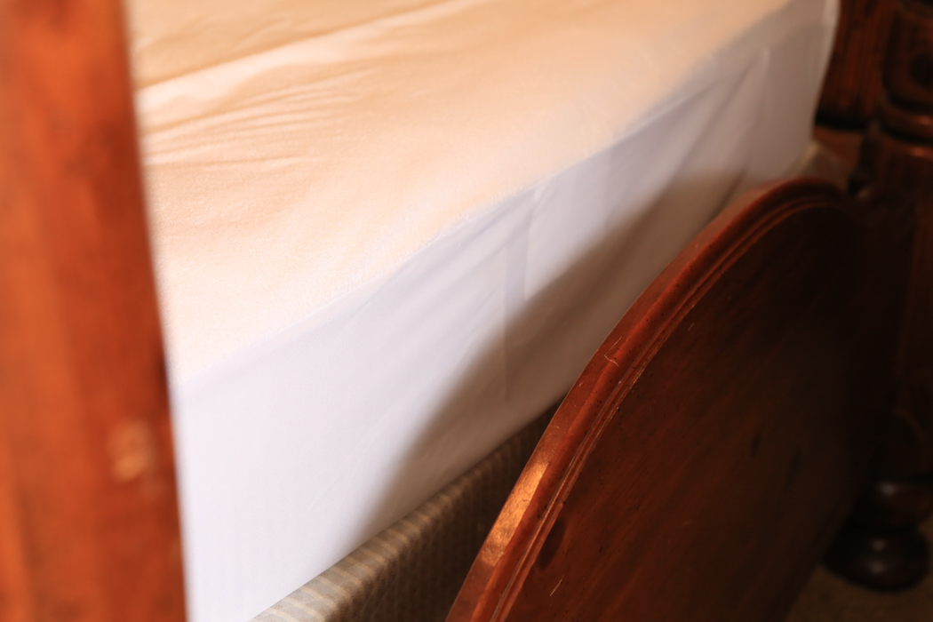 Queen Size Four Post Solid Wood Bed Frame