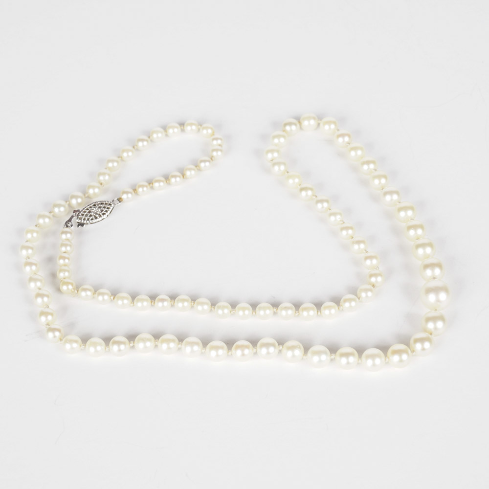 Sea-Island Cultured Pearl Necklace with Gold Clasp