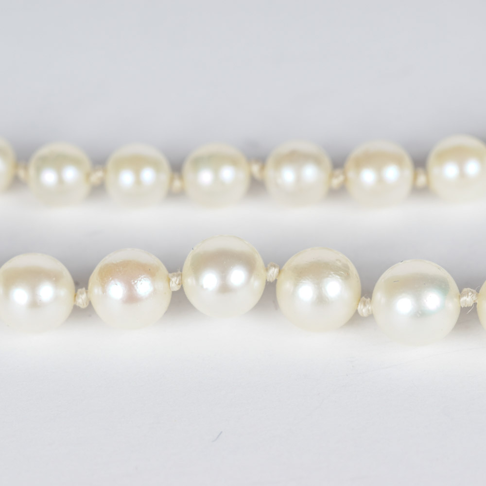 Sea-Island Cultured Pearl Necklace with Gold Clasp