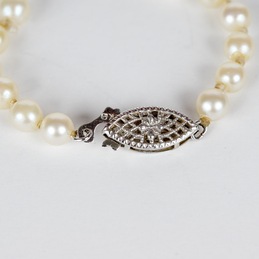Sea-Island Cultured Pearl Necklace with Gold Clasp
