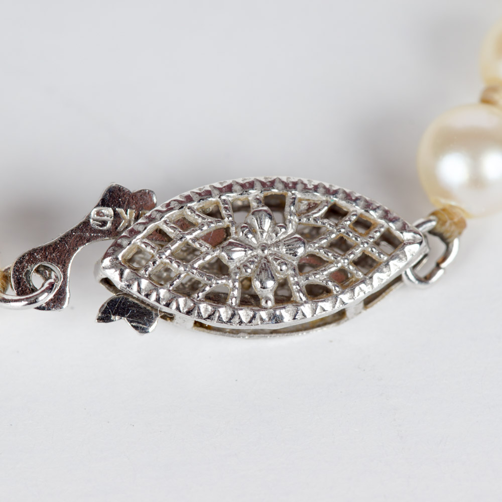 Sea-Island Cultured Pearl Necklace with Gold Clasp