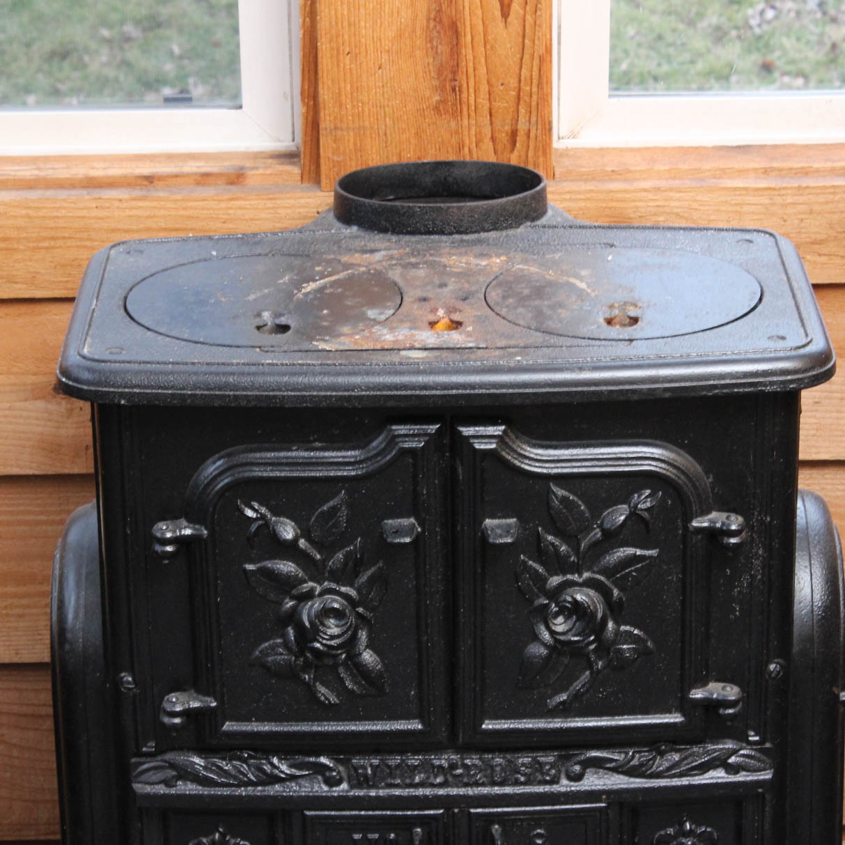 Jewett & Root "Wild-Rose No. 8" Cast Iron Stove
