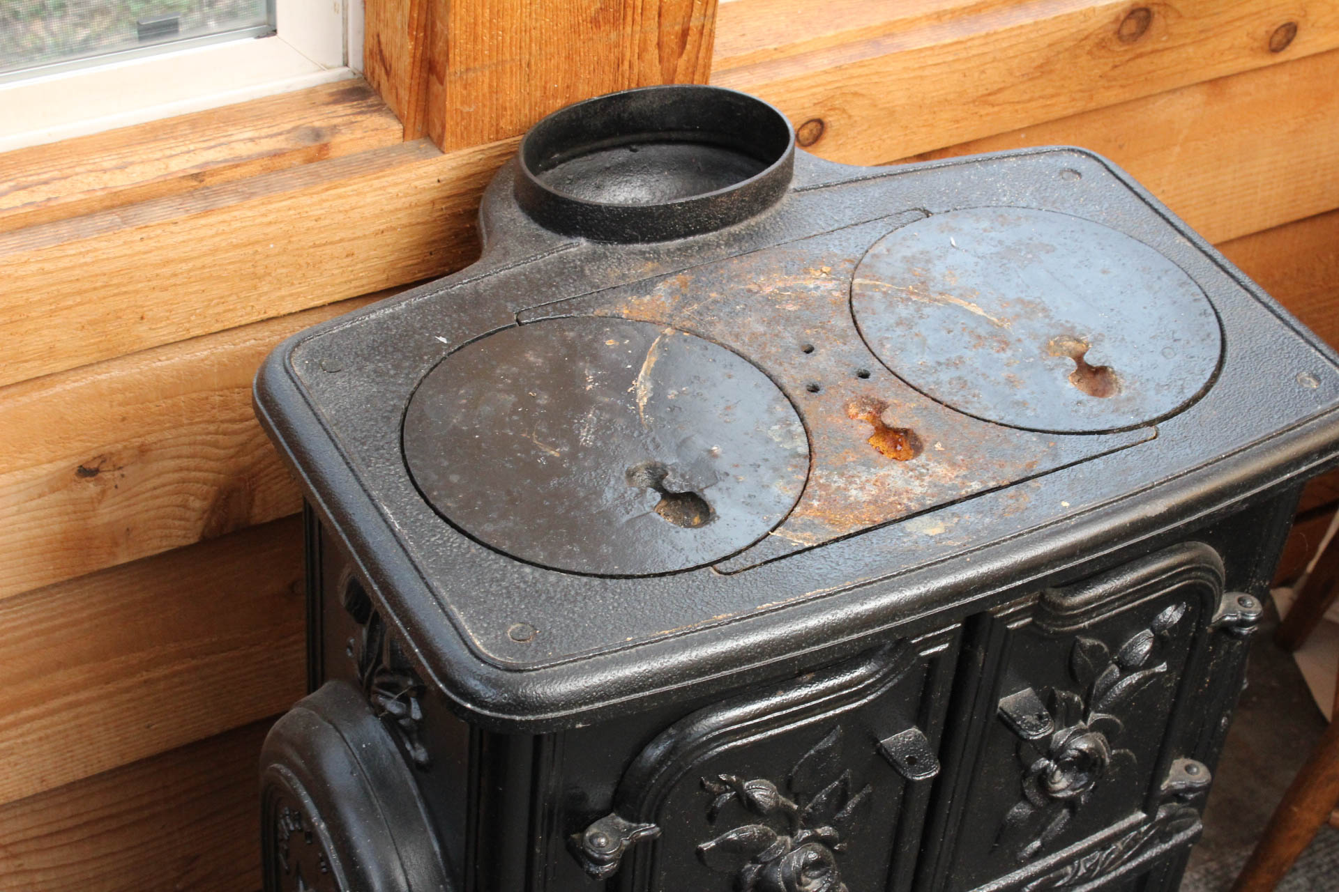 Jewett & Root "Wild-Rose No. 8" Cast Iron Stove