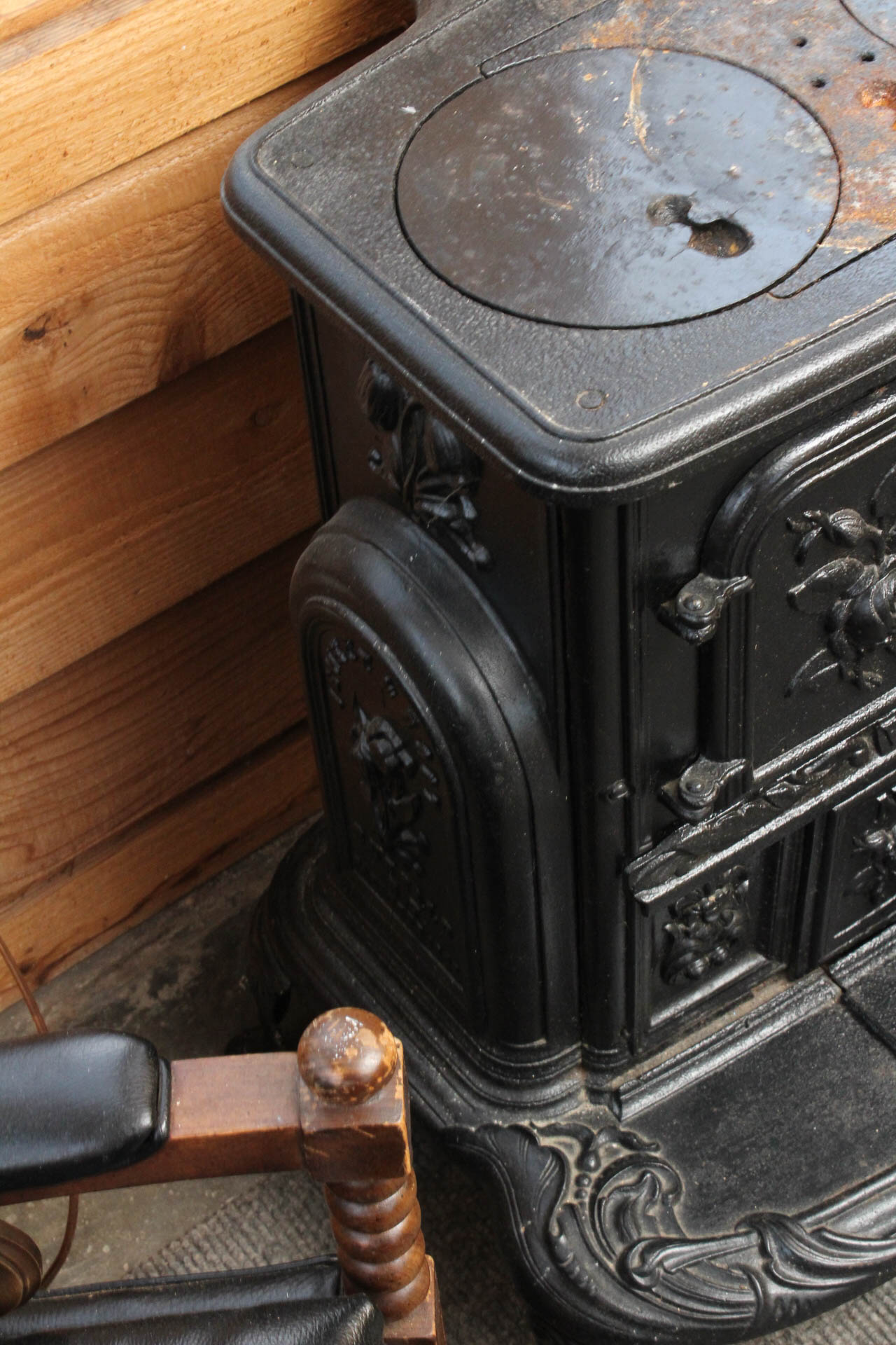 Jewett & Root "Wild-Rose No. 8" Cast Iron Stove