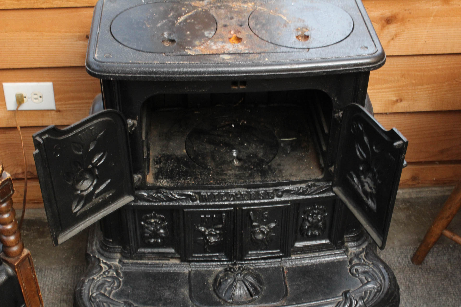 Jewett & Root "Wild-Rose No. 8" Cast Iron Stove