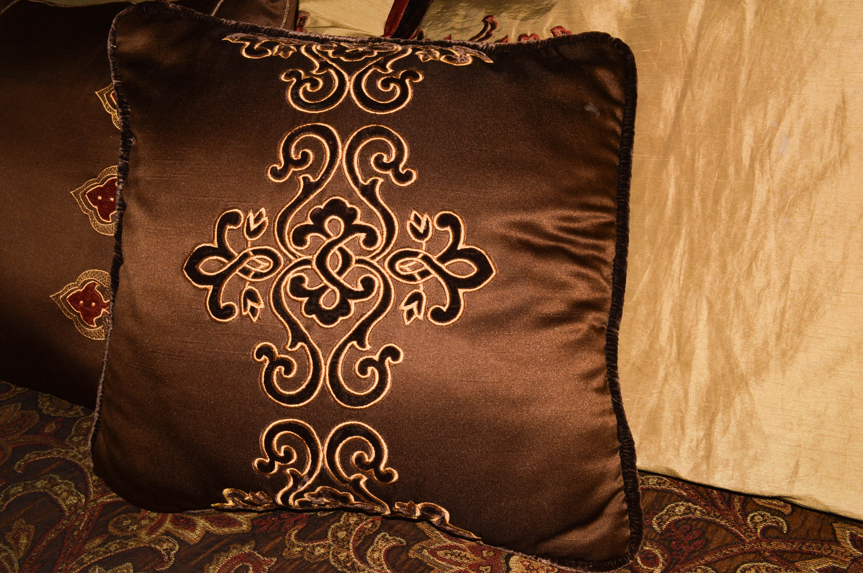 King Size Bedding Ensemble and Pillows