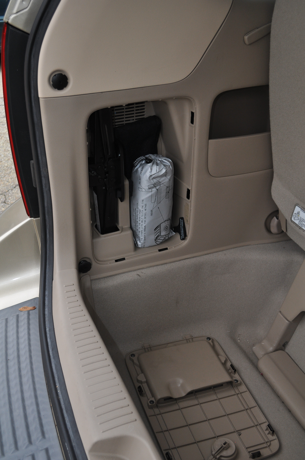 2007 Kia Sedona LX Minivan