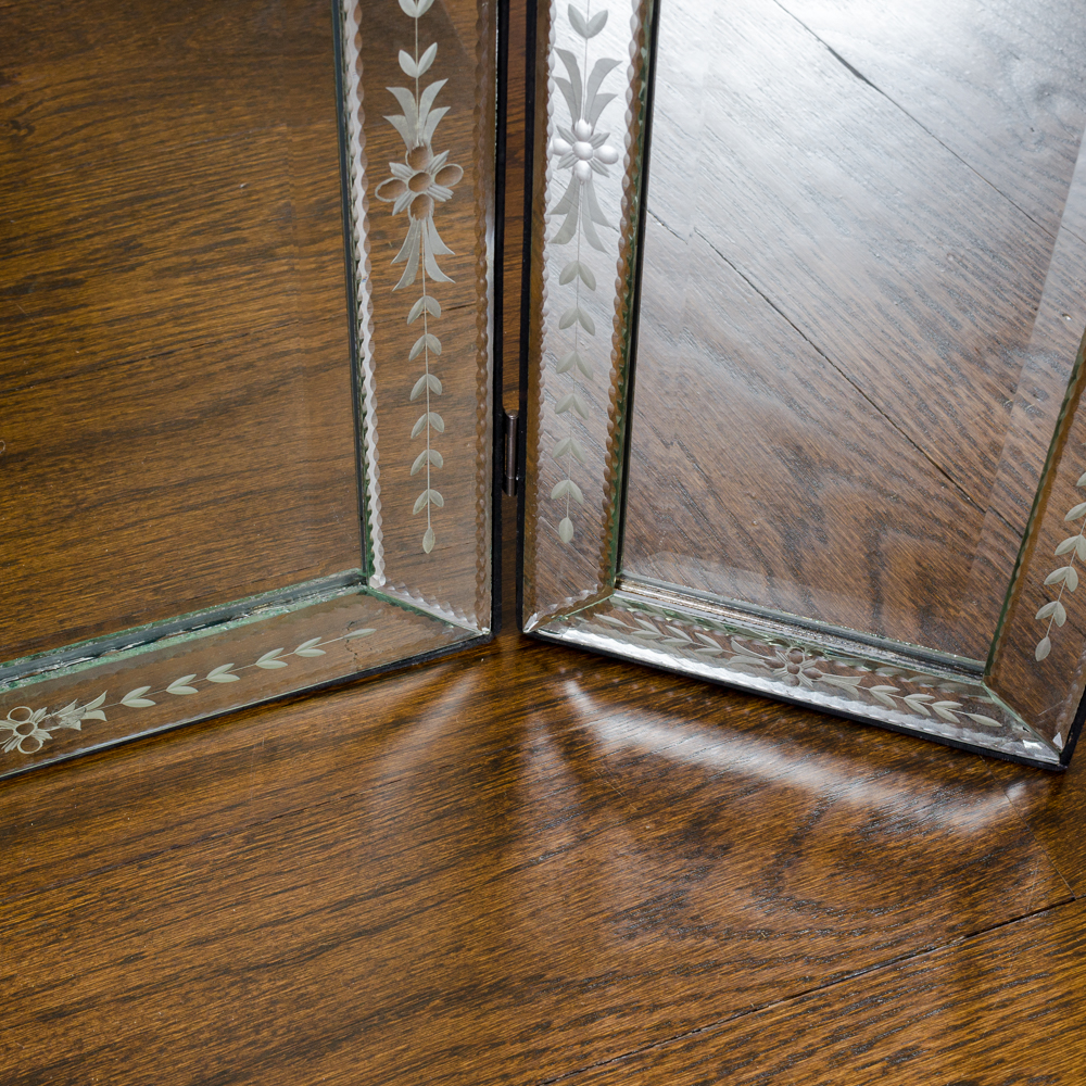 Venetian Style Trifold Boudoir Mirror