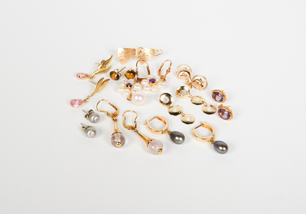 Large Group of 14K Yellow Gold Earrings and Pendant