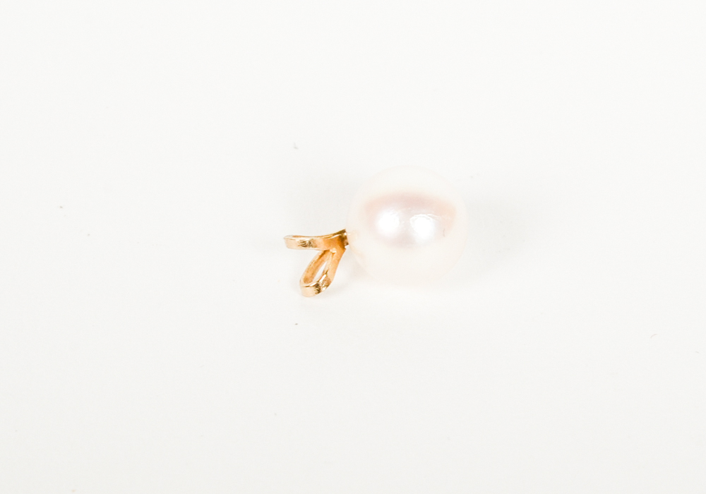 Large Group of 14K Yellow Gold Earrings and Pendant