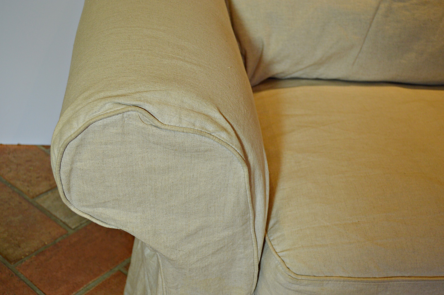 Linen-Slipcovered Sofa with Down/Feather-Filled Cushions