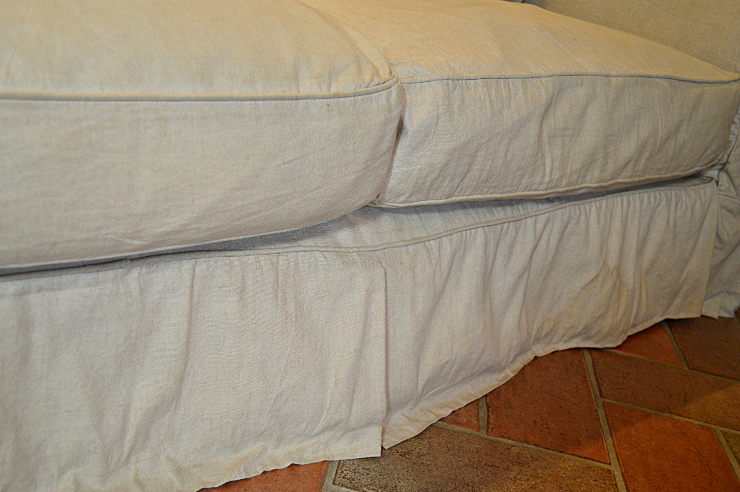 Linen-Slipcovered Sofa with Down/Feather-Filled Cushions