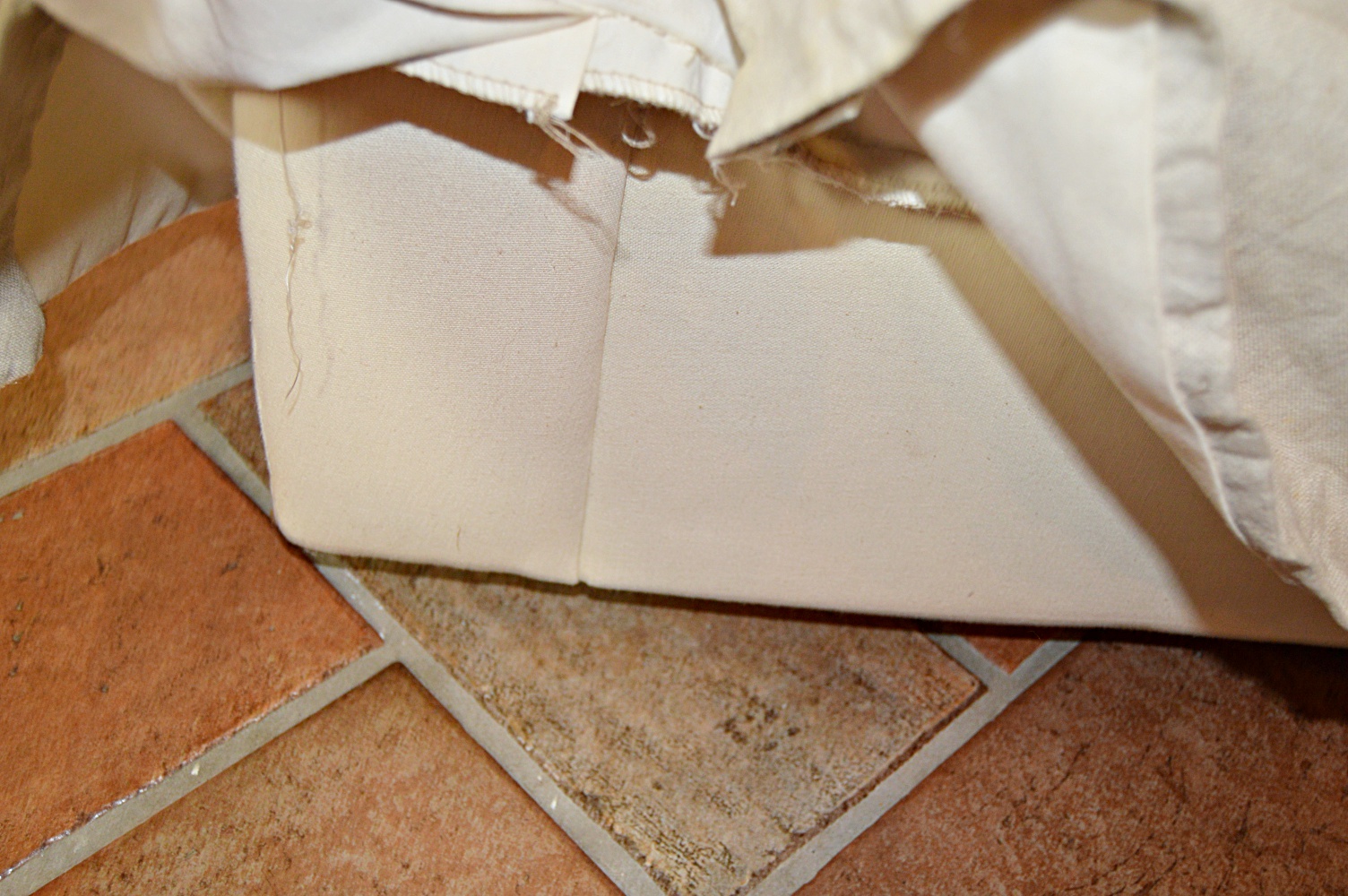 Linen-Slipcovered Sofa with Down/Feather-Filled Cushions