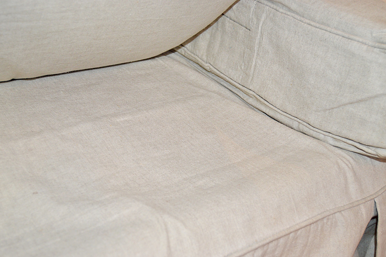 Linen-Slipcovered Sofa with Down/Feather-Filled Cushions