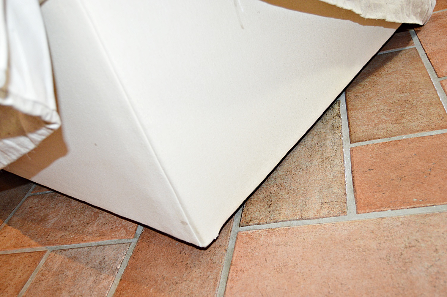 Linen-Slipcovered Sofa with Down/Feather-Filled Cushions