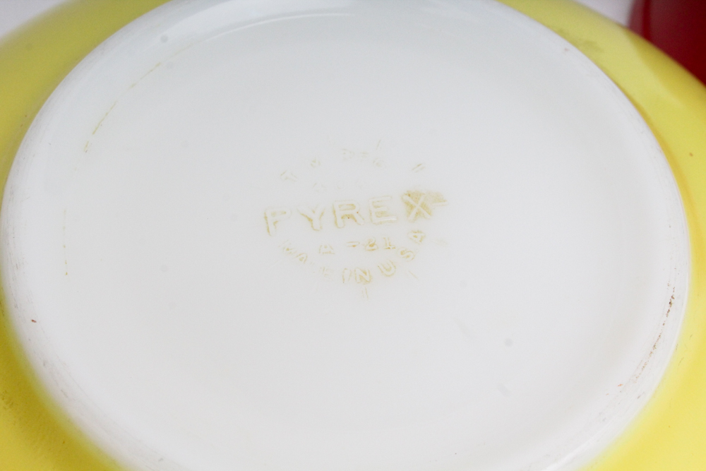 Vintage Pyrex Mixing Bowl Set