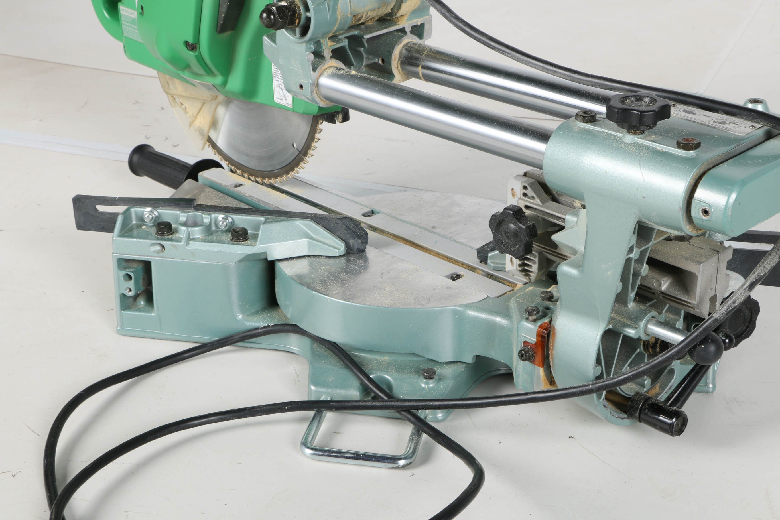 Hitachi 10" Compound Miter Box