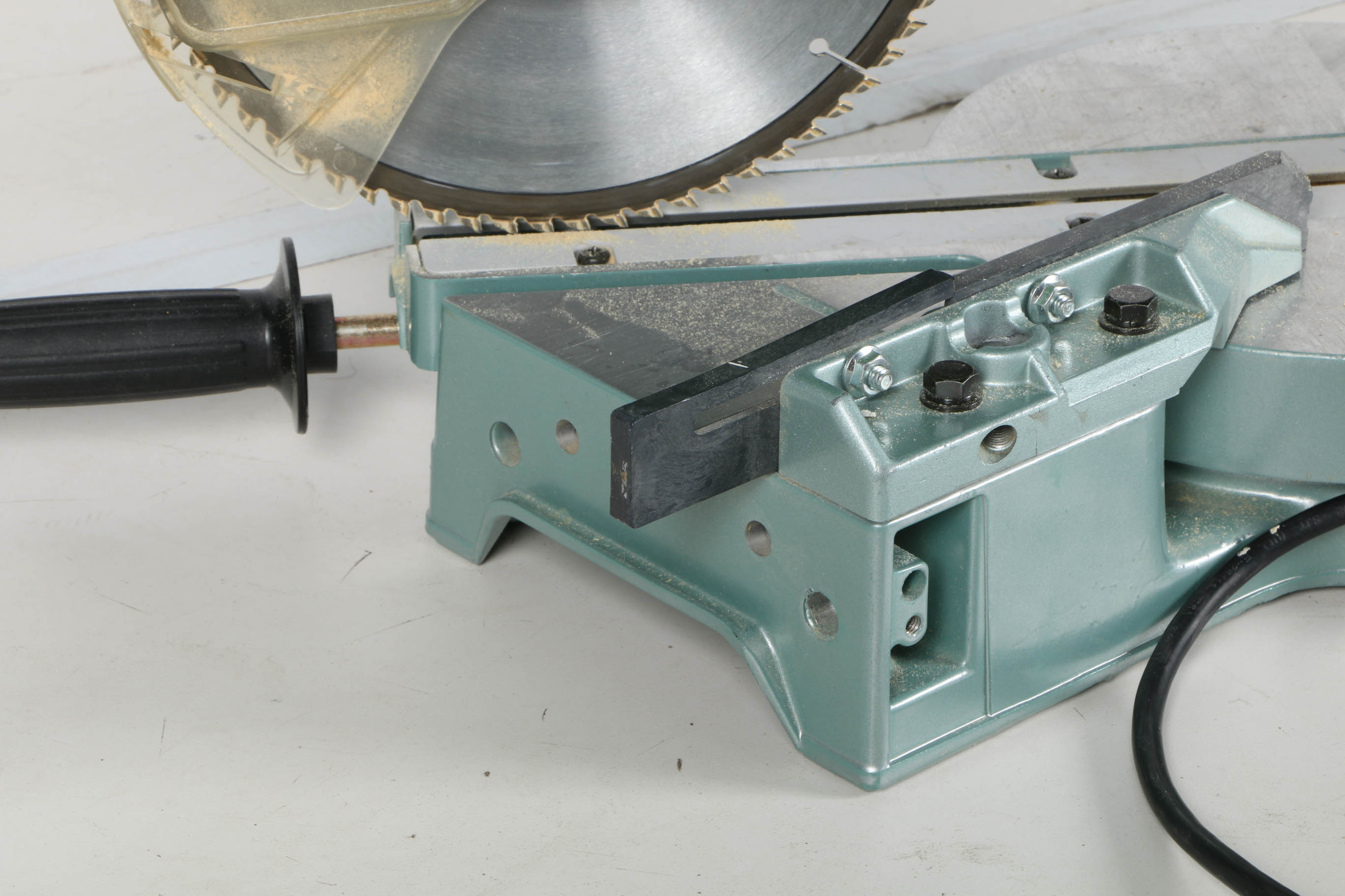 Hitachi 10" Compound Miter Box