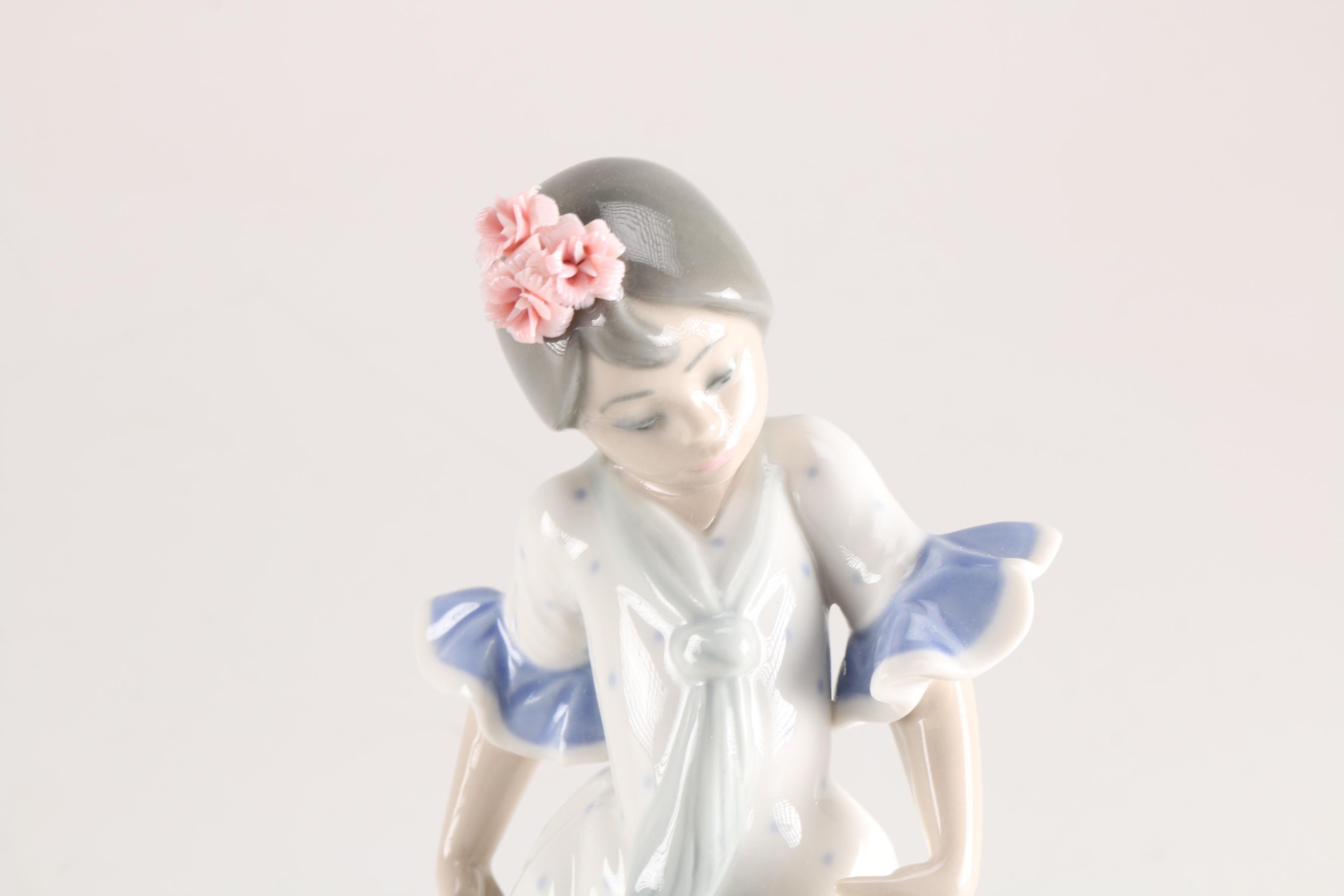 Lladró "Bailaorita con los Brazos Abajo" Figurine