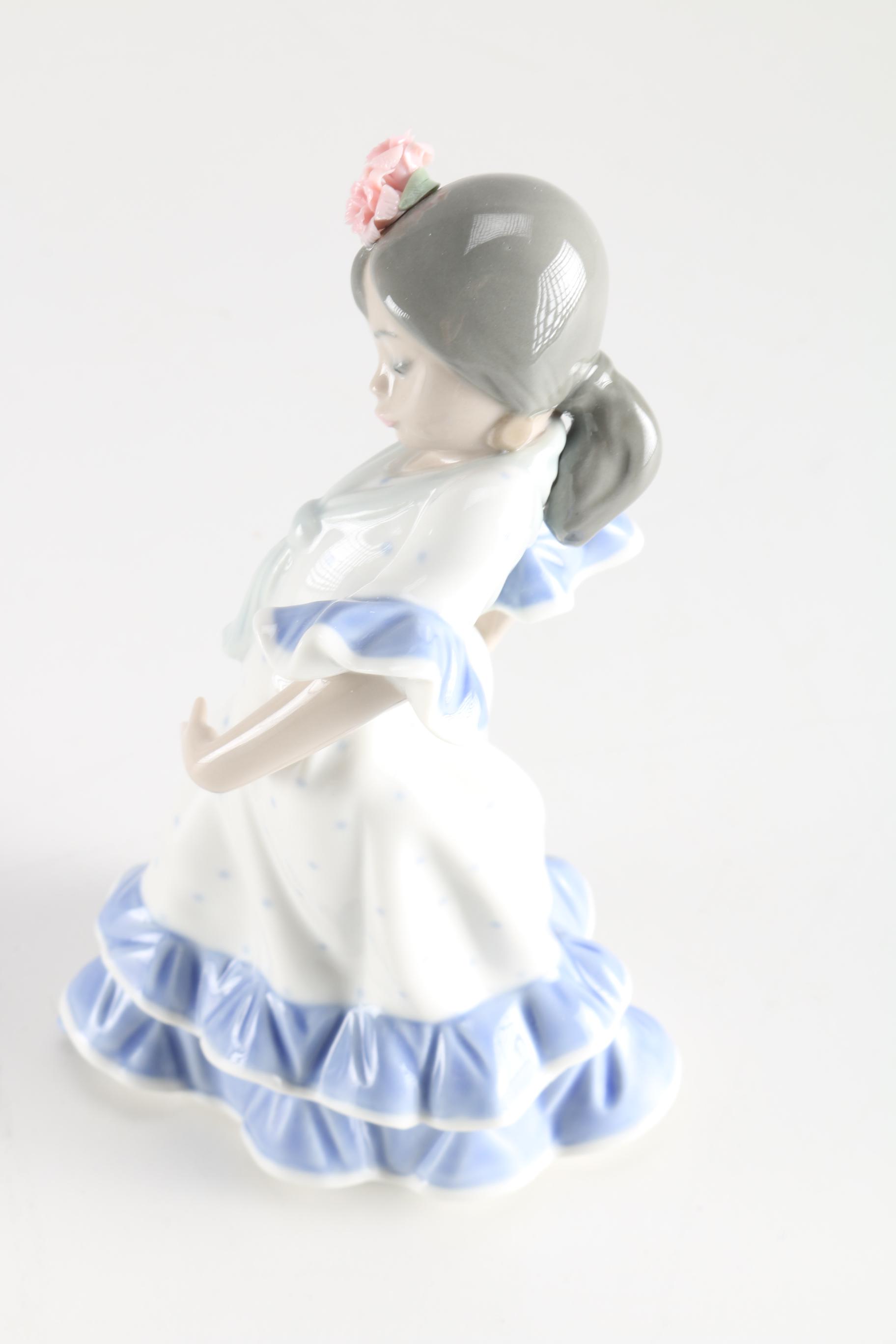 Lladró "Bailaorita con los Brazos Abajo" Figurine