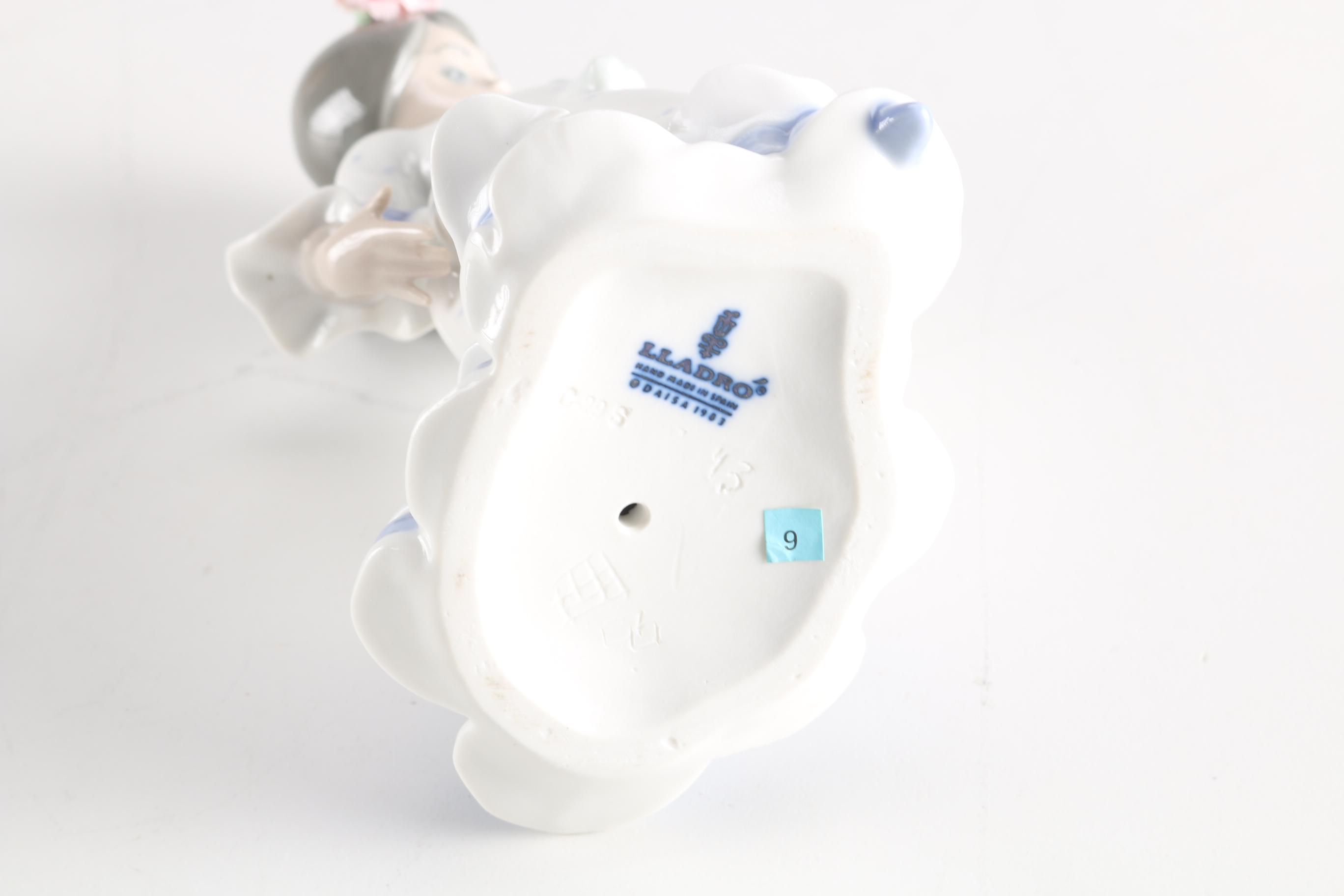 Lladró "Bailaorita con los Brazos Abajo" Figurine