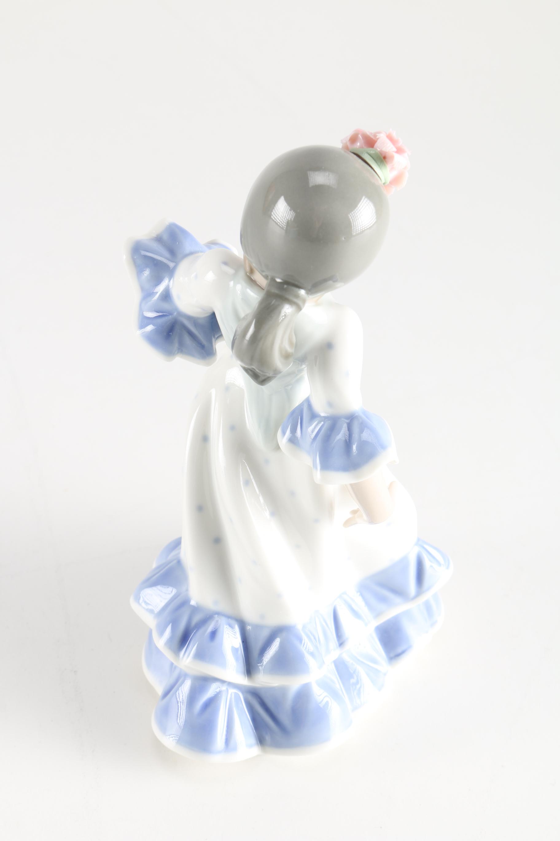 Lladró "Bailaorita con los Brazos Abajo" Figurine