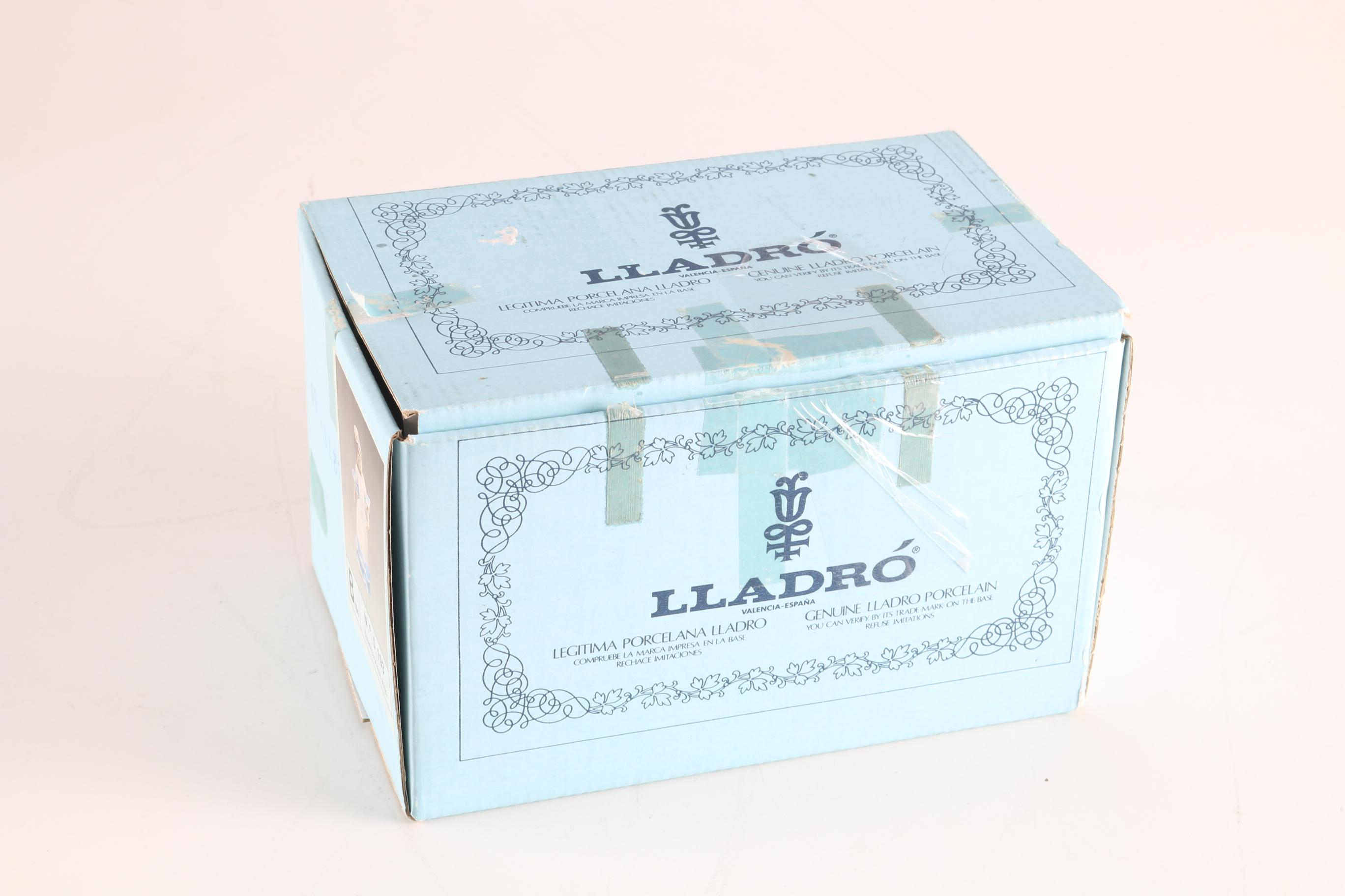 Lladró "Bailaorita con los Brazos Abajo" Figurine