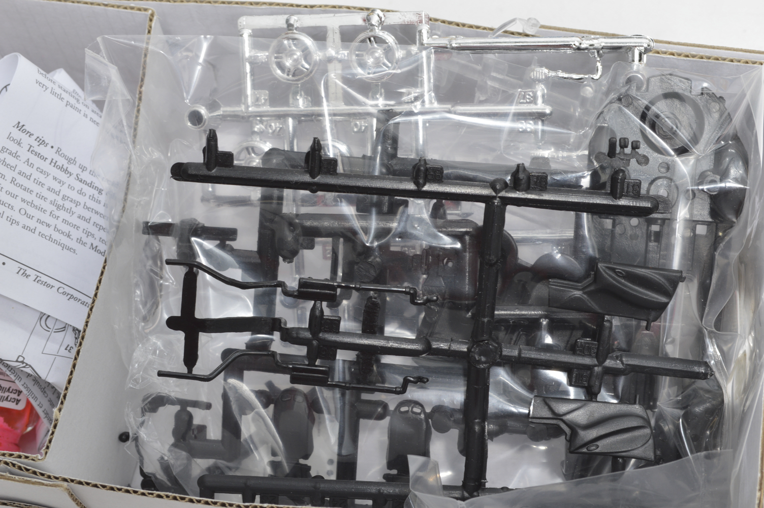 Ford Mustang Mach III Model Car Kit and Model Car Paint Kit