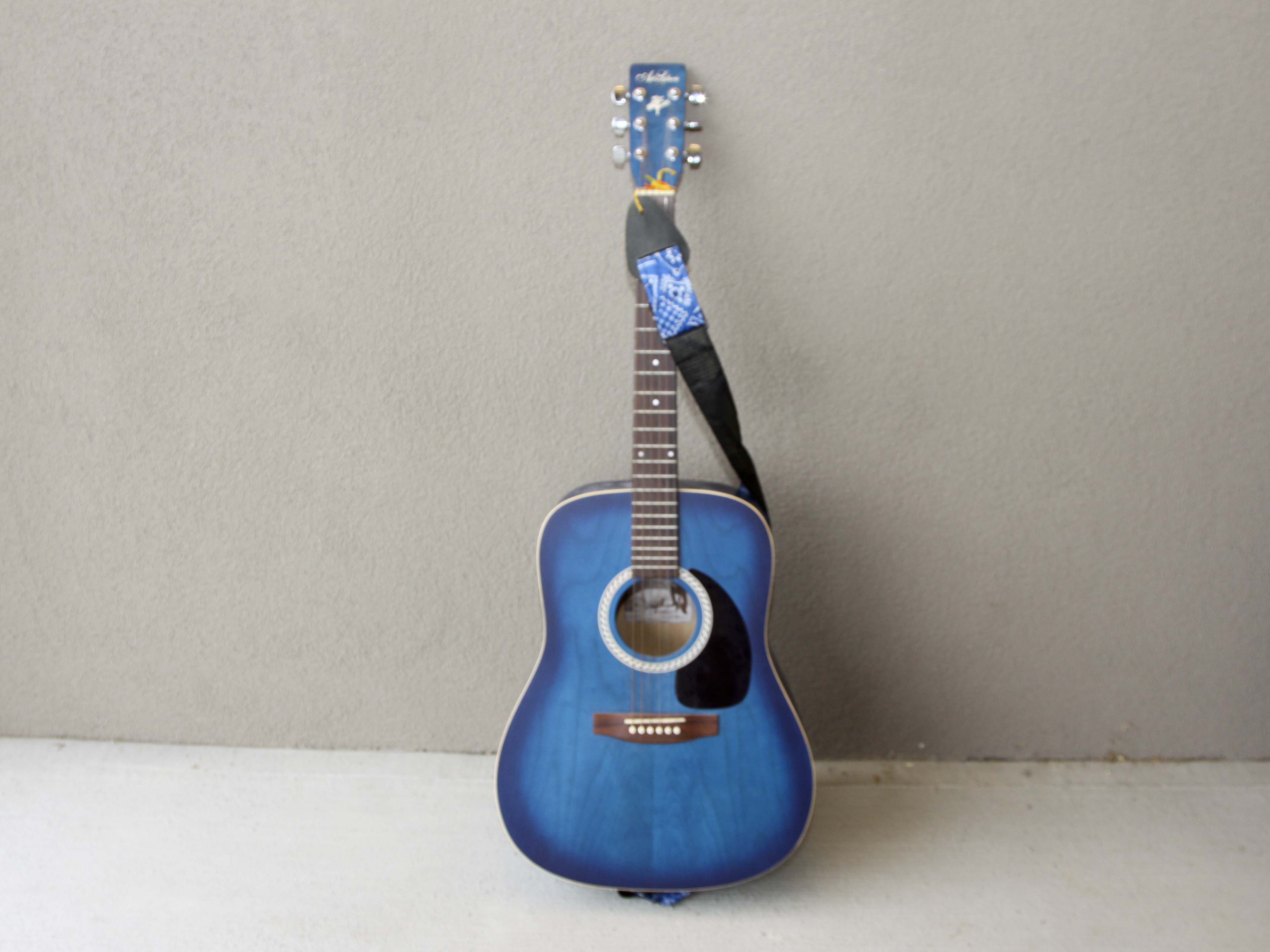 Art & Lutherie Blue Acoustic Guitar With Gigbag