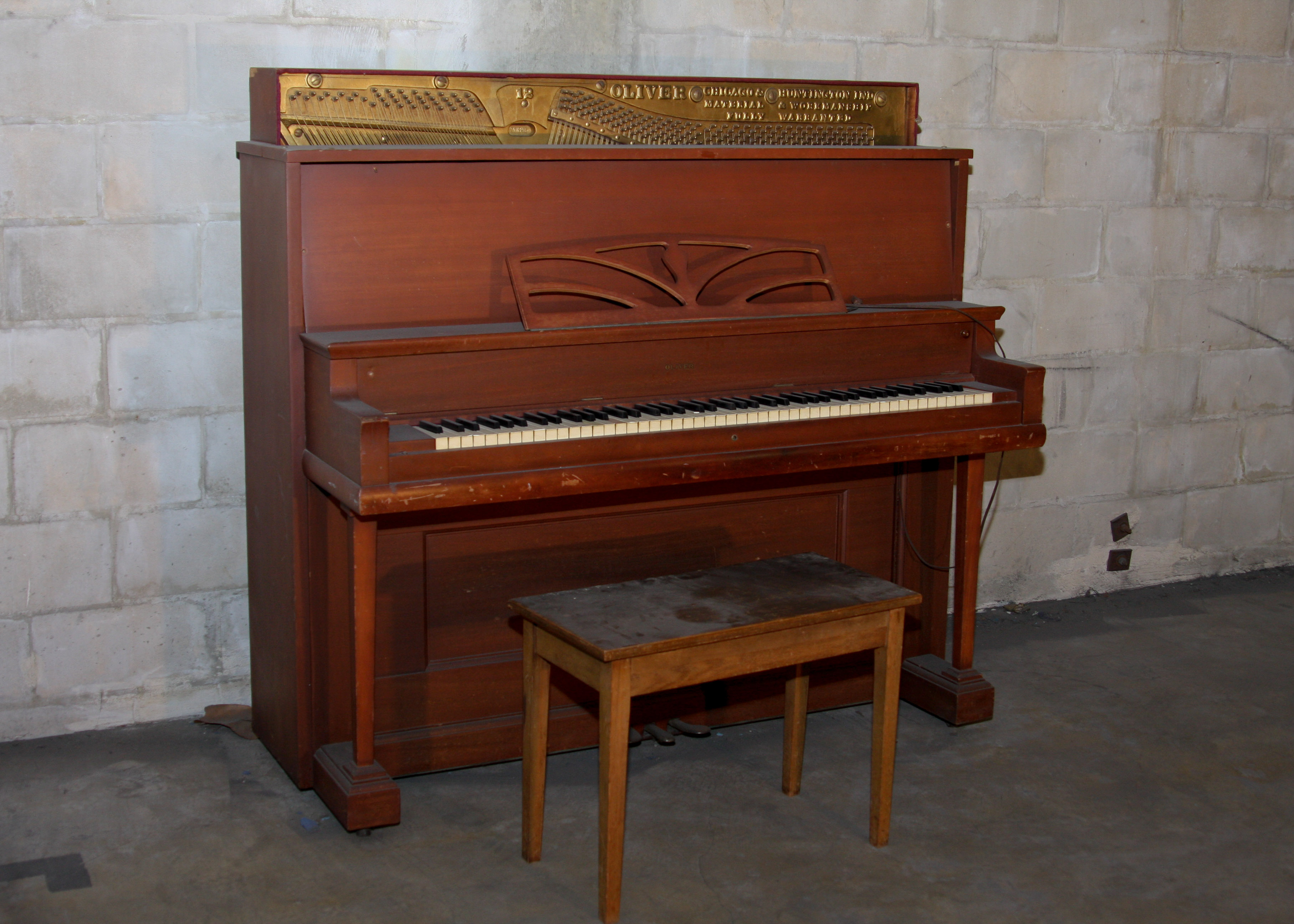 Oliver Upright Piano