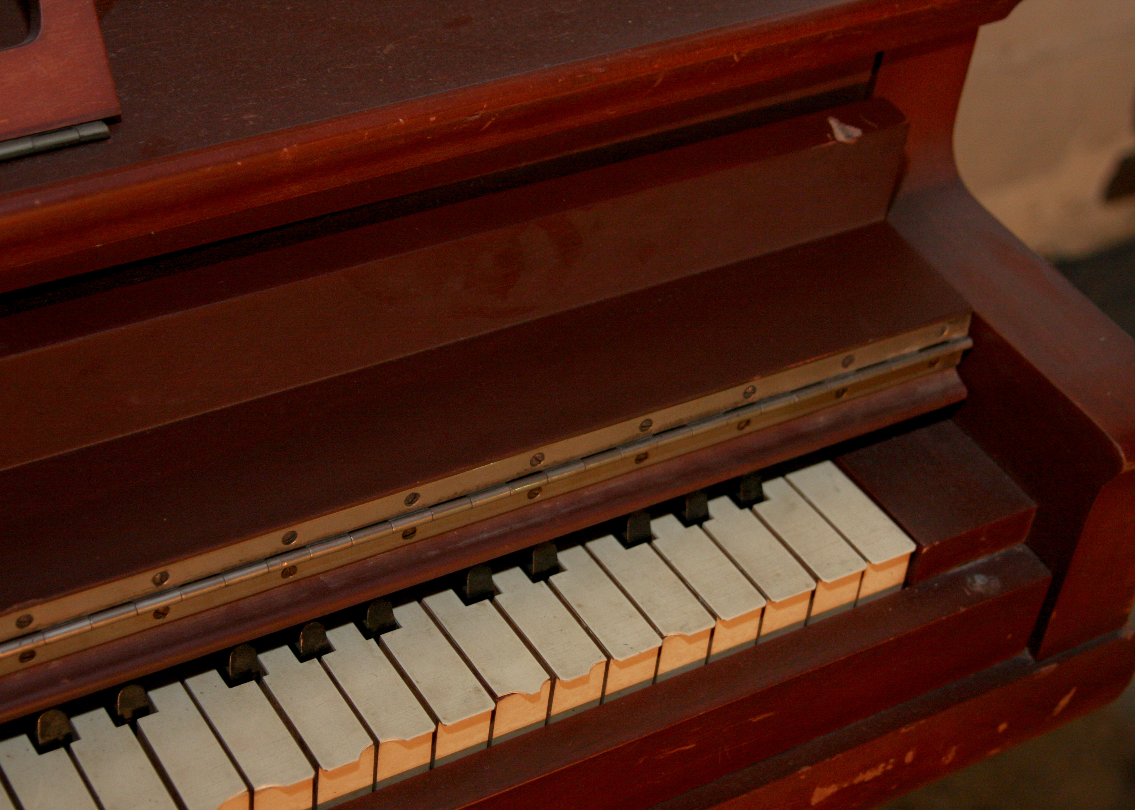 Oliver Upright Piano
