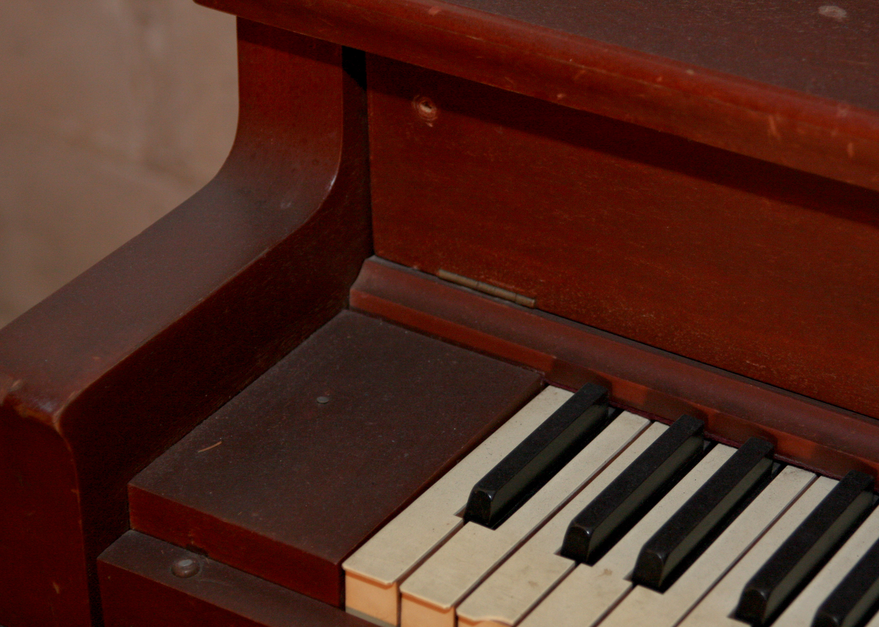 Oliver Upright Piano