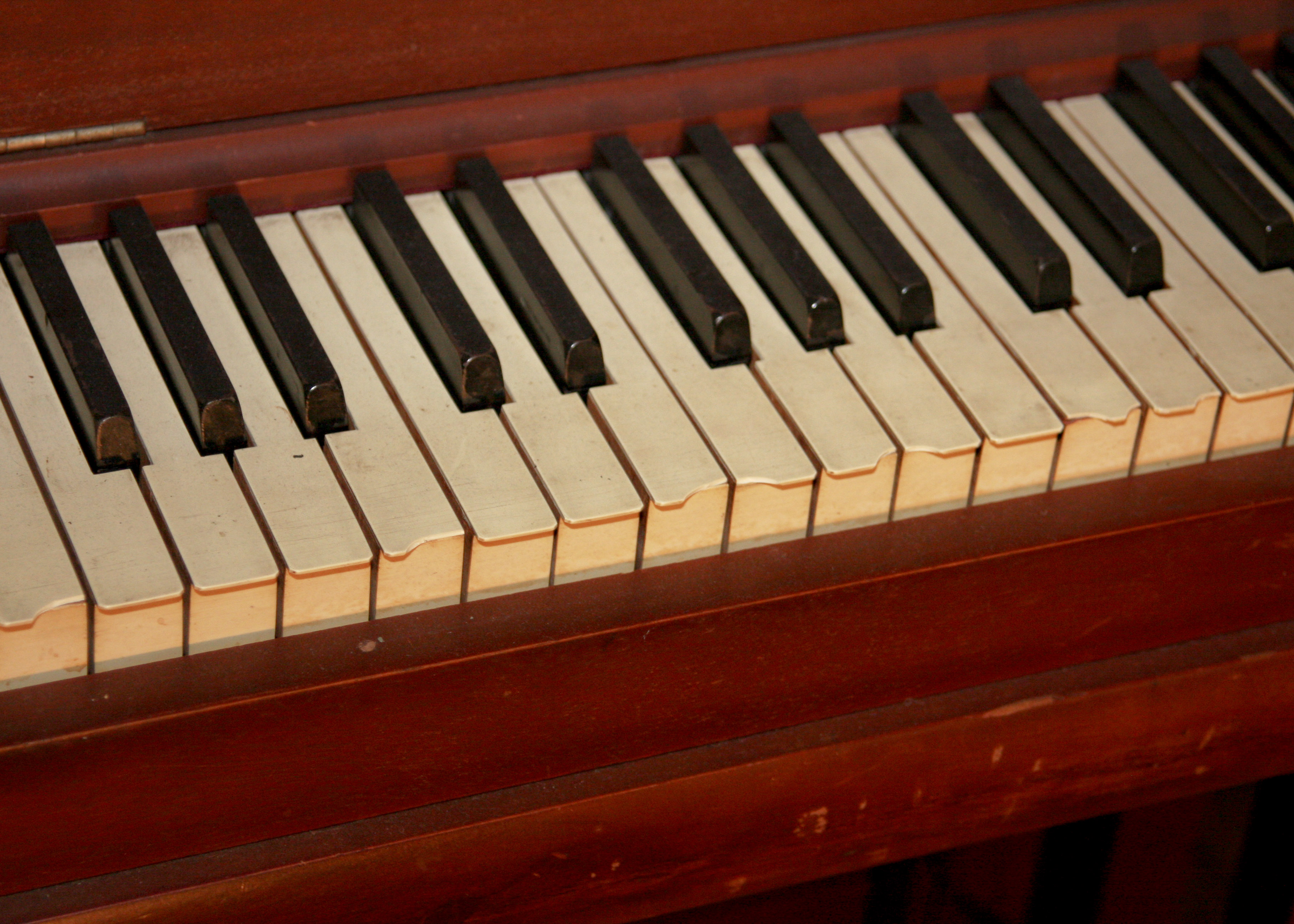 Oliver Upright Piano