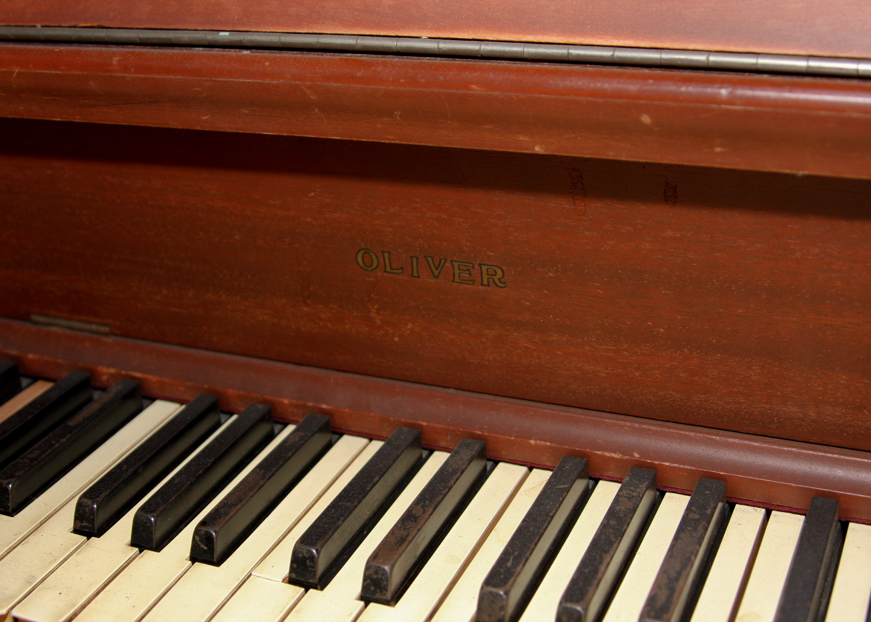 Oliver Upright Piano