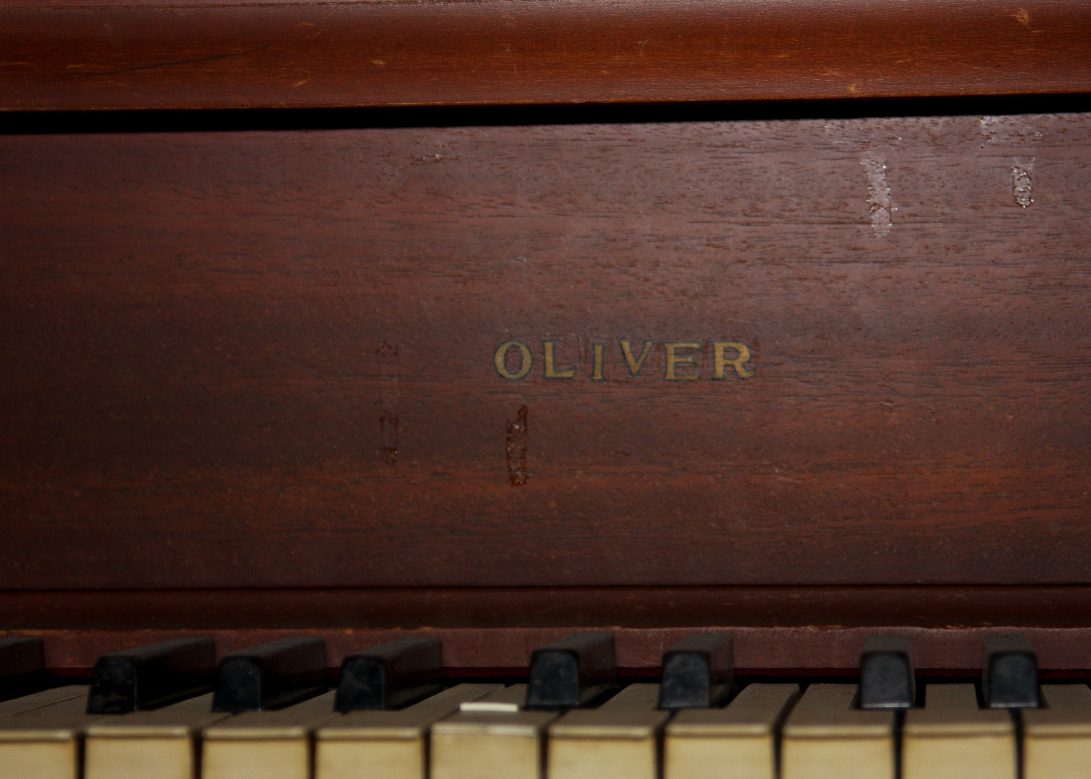 Oliver Upright Piano