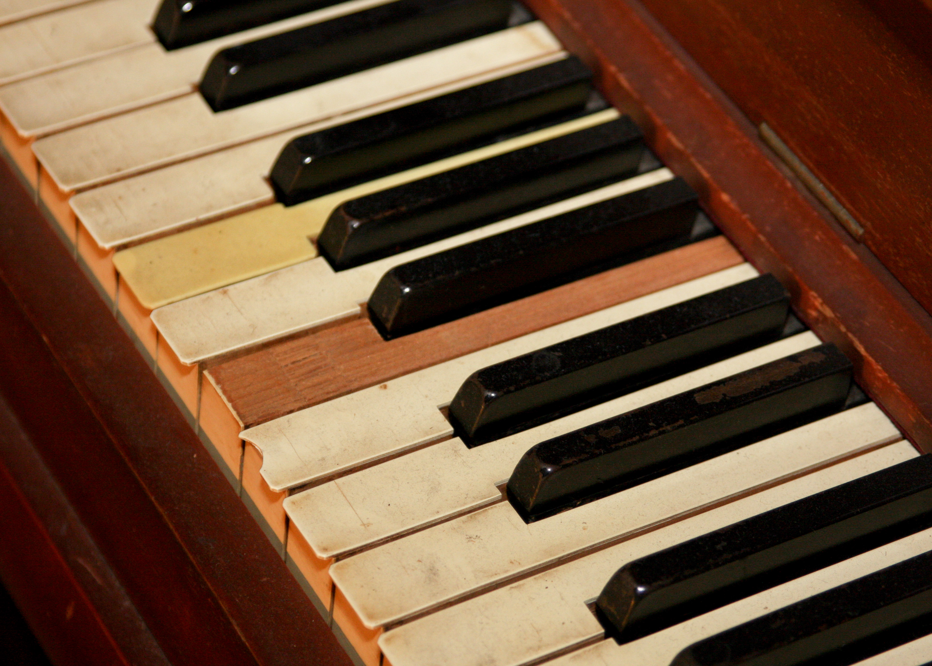 Oliver Upright Piano