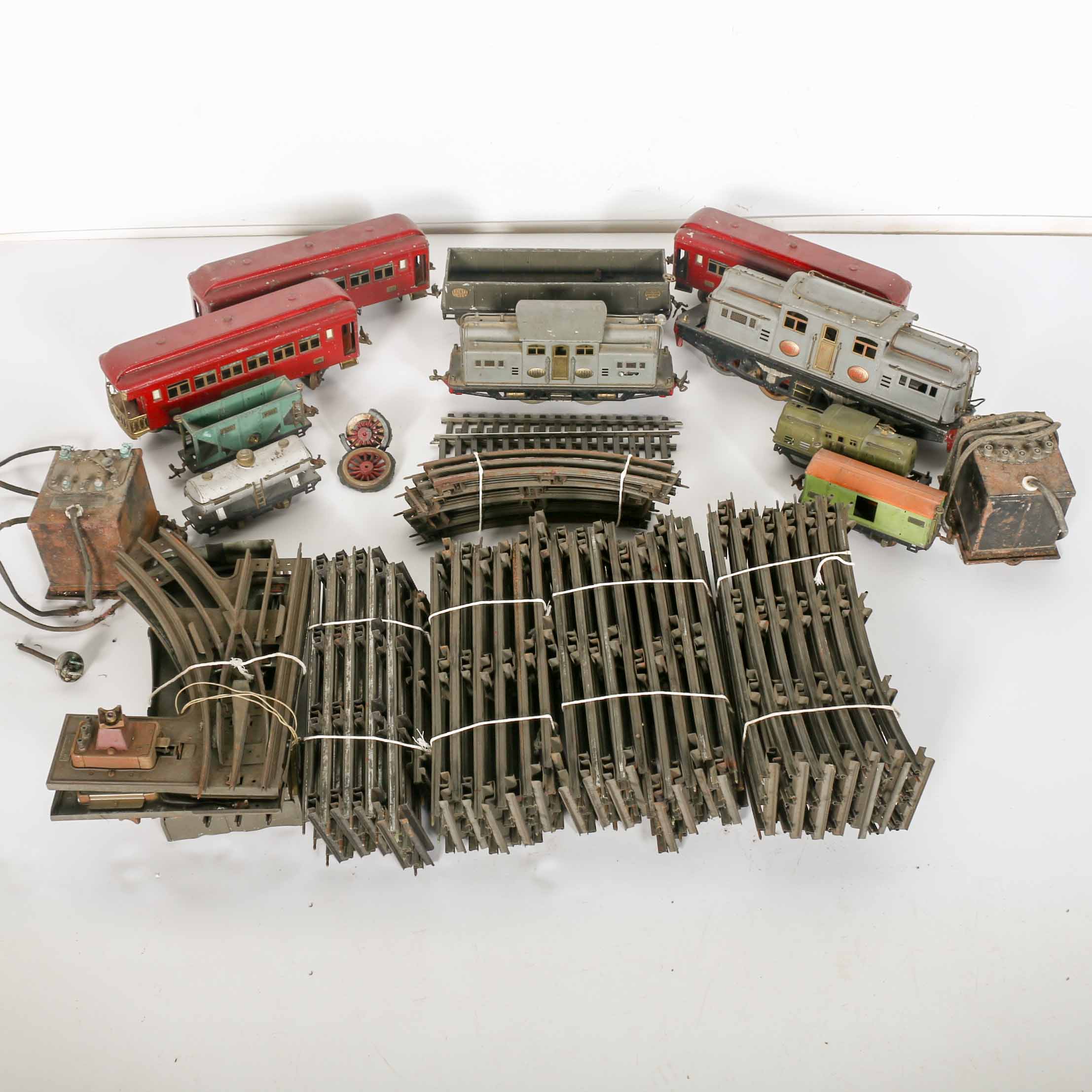 Antique Lionel Trains and Accessories