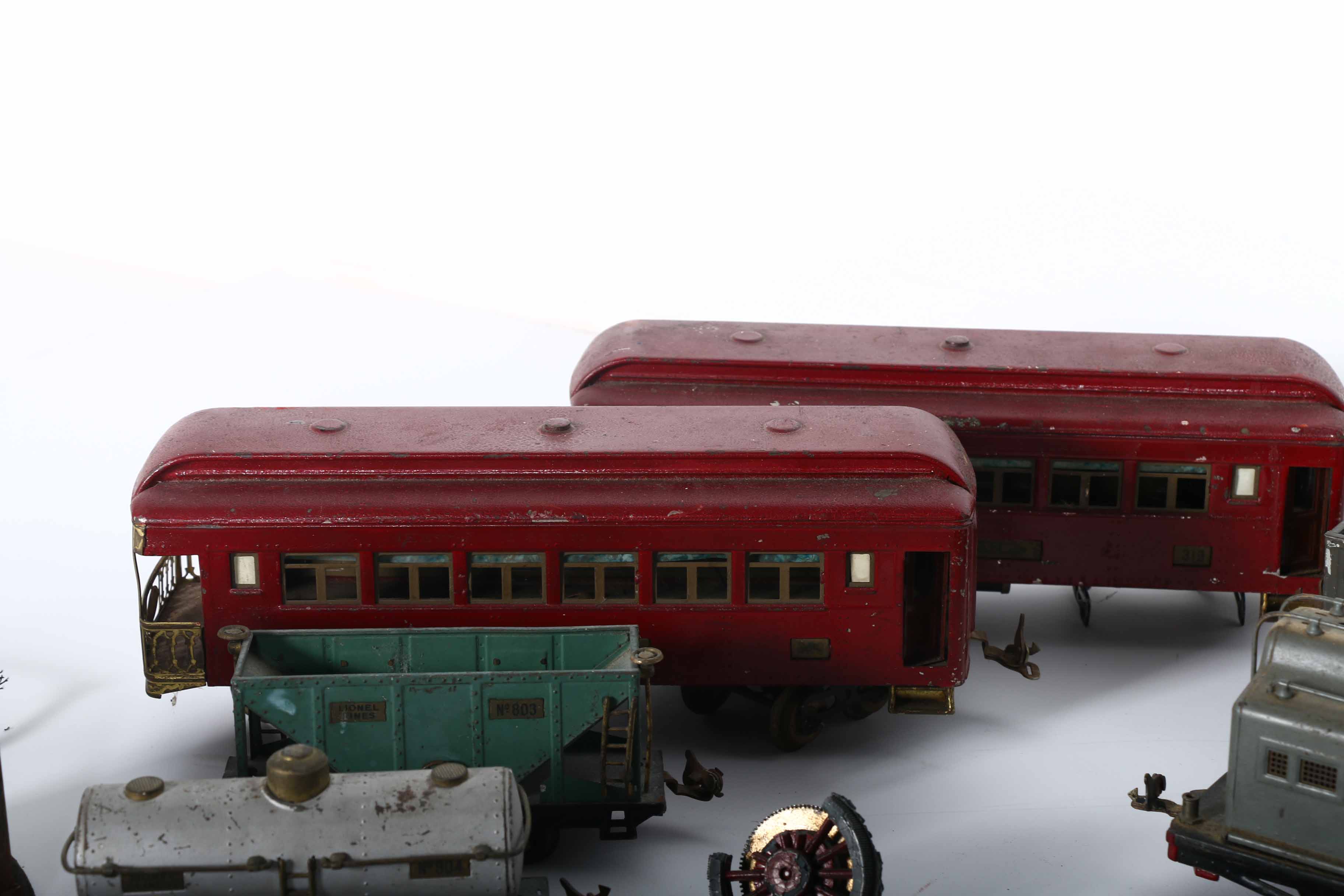 Antique Lionel Trains and Accessories