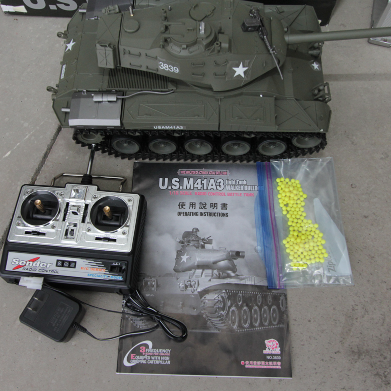 U.S. M41A3 Light Tank Toy and Egofly Helicopter