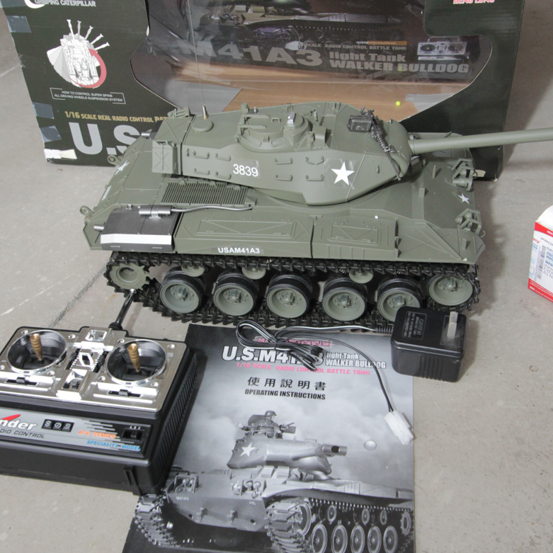 U.S. M41A3 Light Tank Toy and Egofly Helicopter