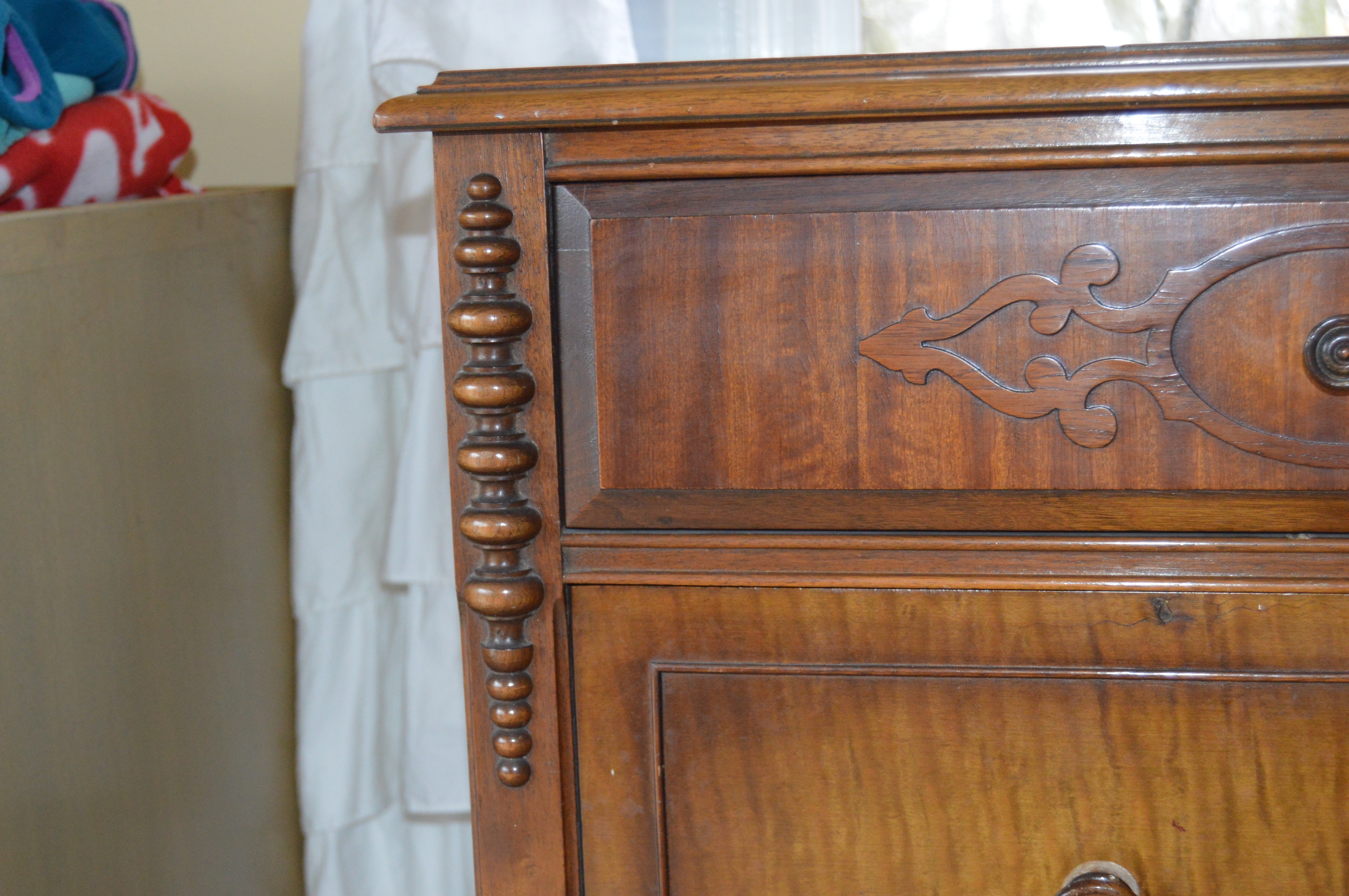 Antique Victorian Maple Chest of Drawers