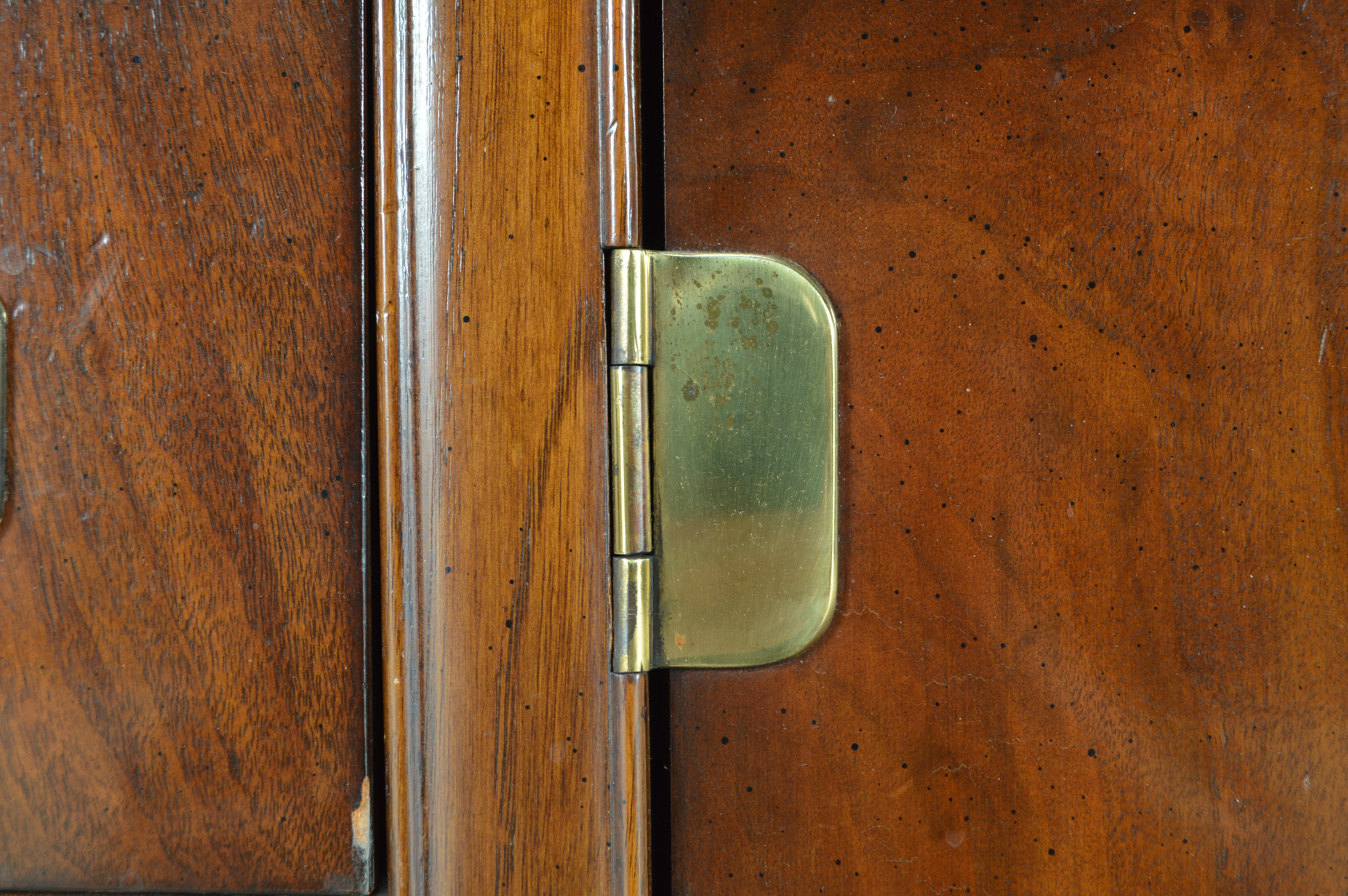 Drexel Heritage "Dynasty Collection" Dresser with Hinged Mirrors