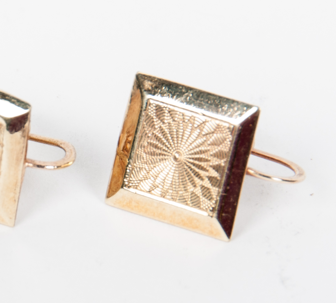 Vintage Delicate Gold Tone Earrings