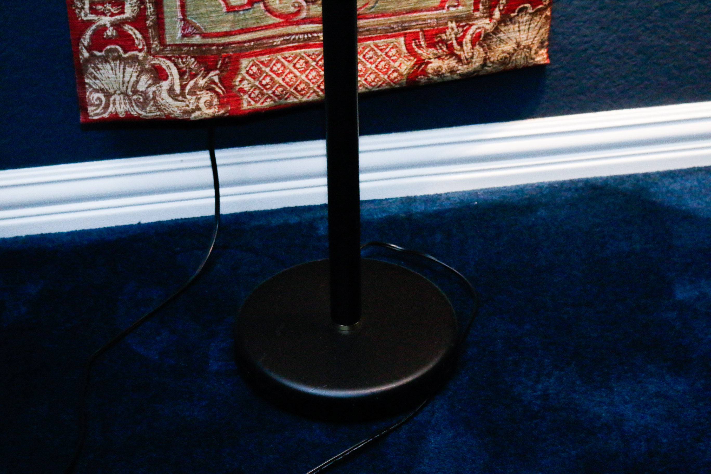 Modern Black Metal Floor Lamp