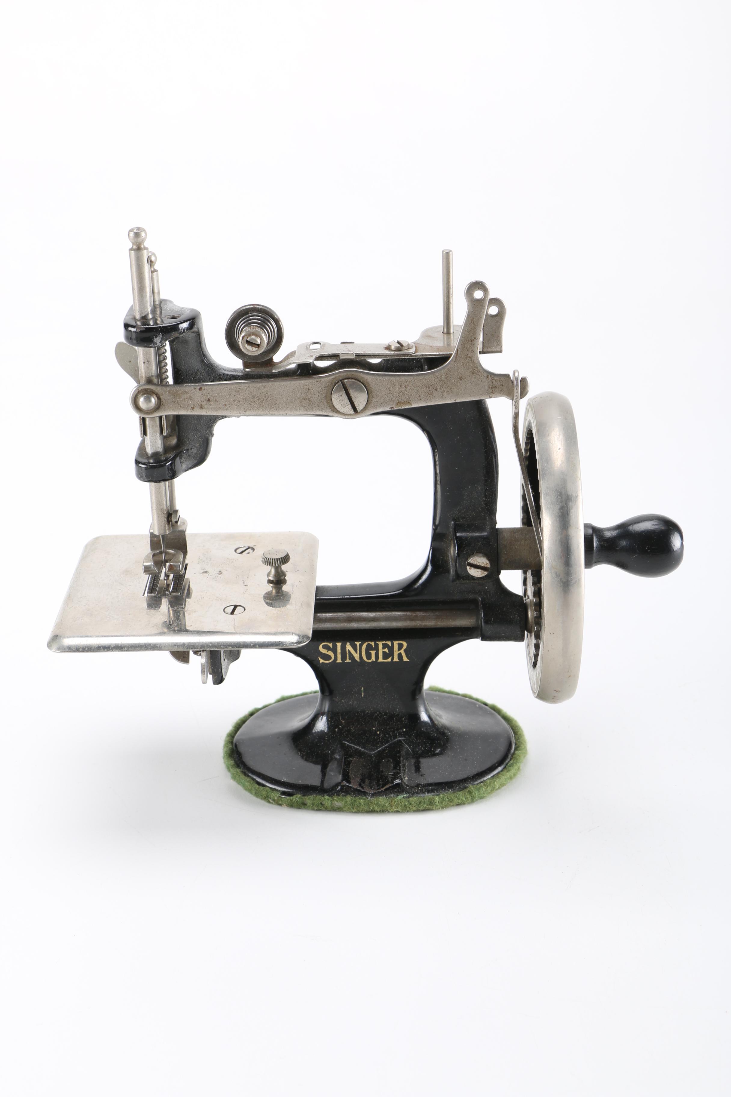 Vintage Child's Singer Sew Handy Sewing Machine Toy