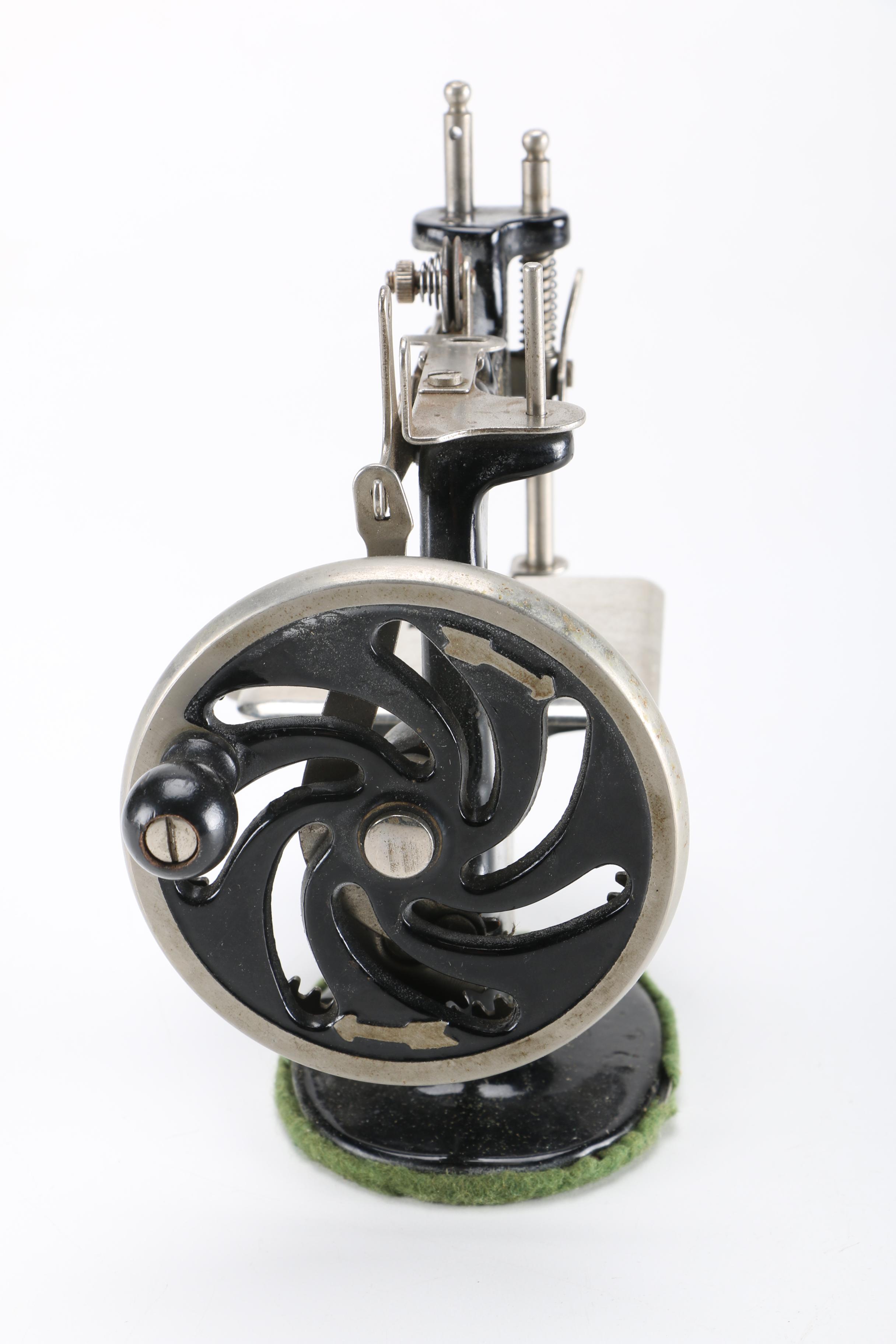 Vintage Child's Singer Sew Handy Sewing Machine Toy