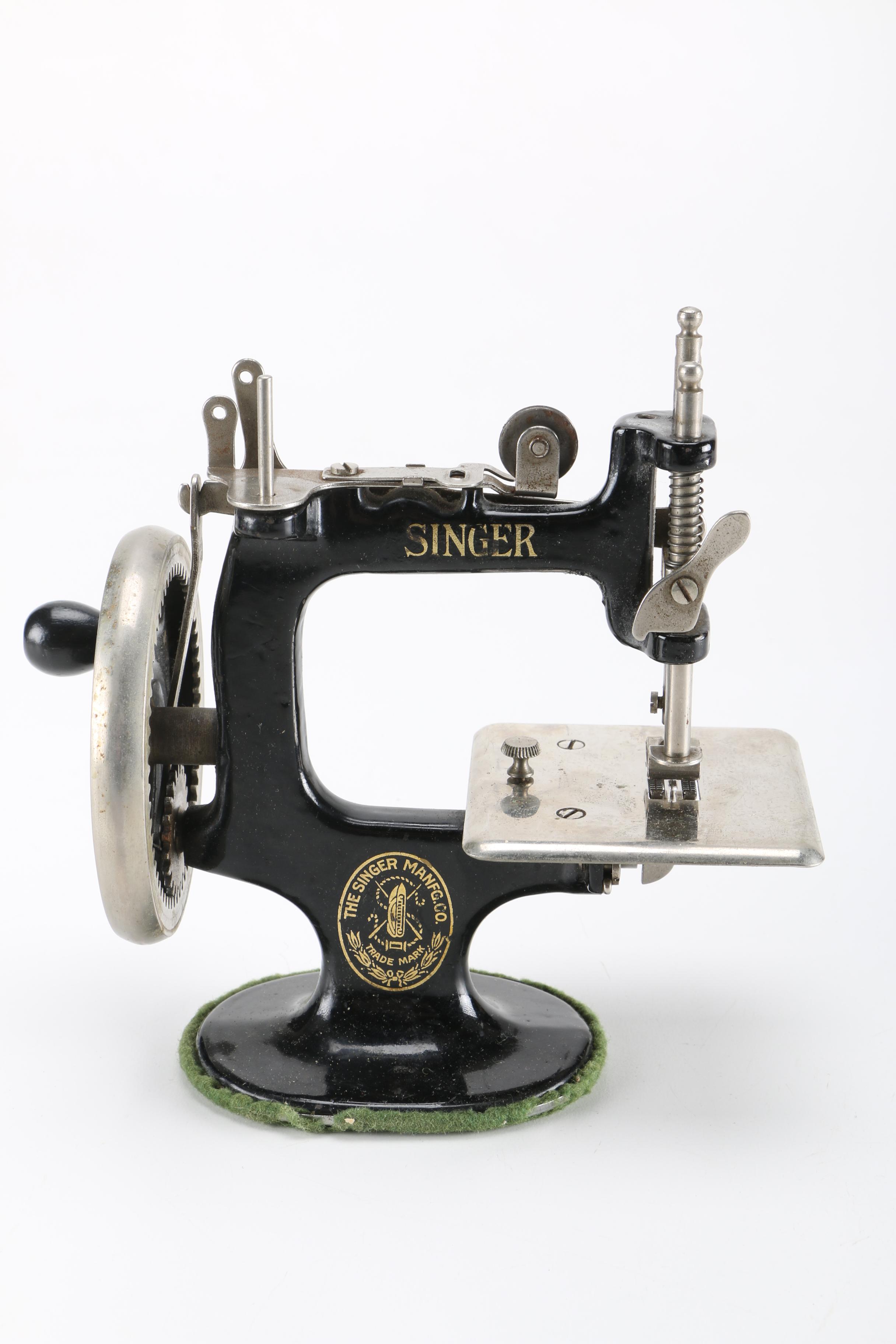 Vintage Child's Singer Sew Handy Sewing Machine Toy