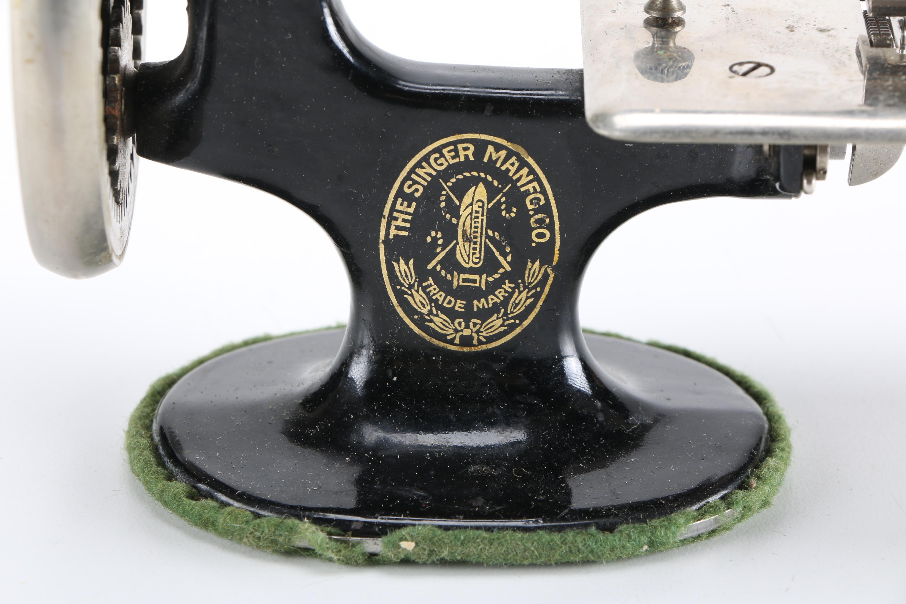 Vintage Child's Singer Sew Handy Sewing Machine Toy